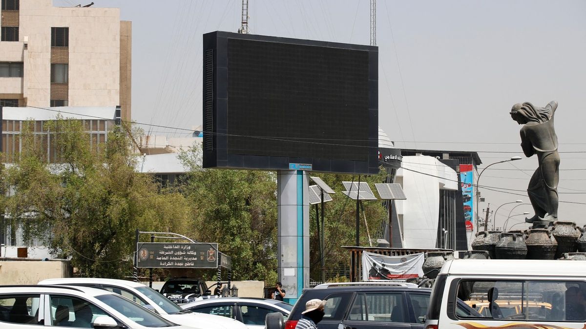 Velkoplošná obrazovka nad Bagdádem promítala hanbaté video